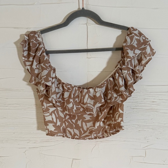 Dynamite Rosalia Ruffle Top | Size M | Neutral Leaf Print - Picture 3 of 7